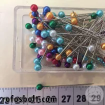 Gombostű: színes műanyag fejű 3,5 cm-es