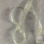 Organza: halvány zöld alapon margaréta fejek