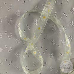 Organza: halvány zöld alapon margaréta fejek