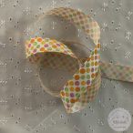 Fehér ripsz alapon színes pöttyök