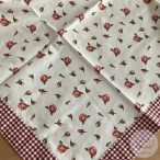   100x100 cm asztali közép apró rózsákkal, széle piros-fehér kockás (TE12)