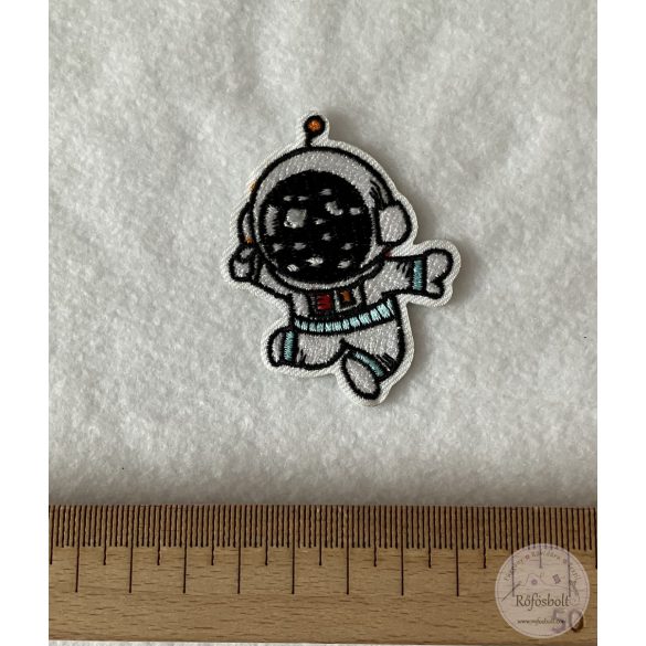 Ugráló űrhajós, 5,5 x 6,5 cm