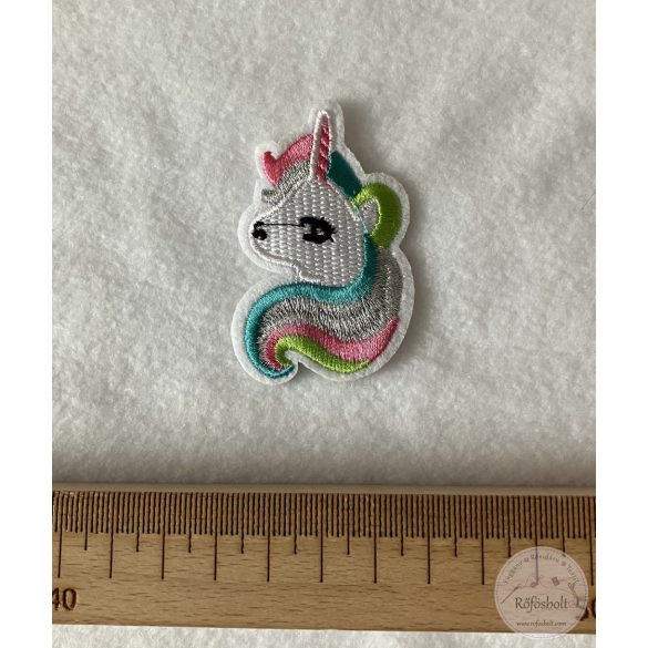 Unikoris profilból, 4,5 x 7 cm
